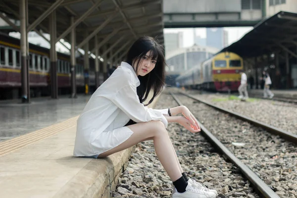 Portret Van Thai Japan Volwassene Mooi Meisje Wit Shirt Blauw — Stockfoto