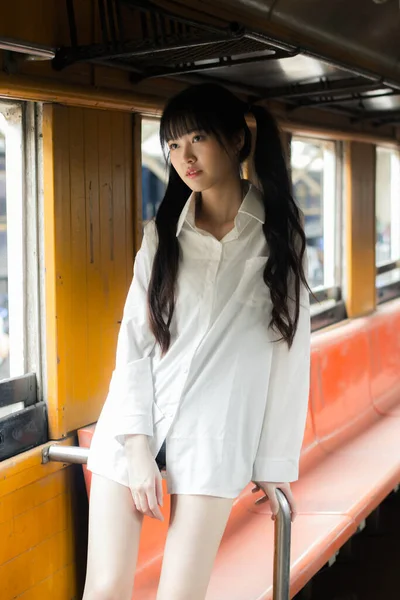 Ritratto Thai Japan Adulto Bella Ragazza Bianco Camicia Blu Jeans — Foto Stock