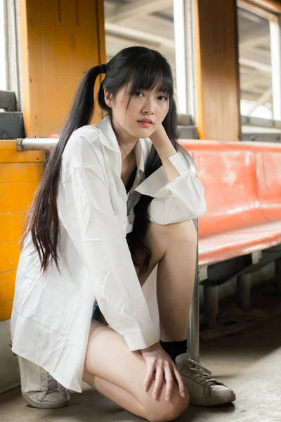 Ritratto Thai Japan Adulto Bella Ragazza Bianco Camicia Blu Jeans — Foto Stock