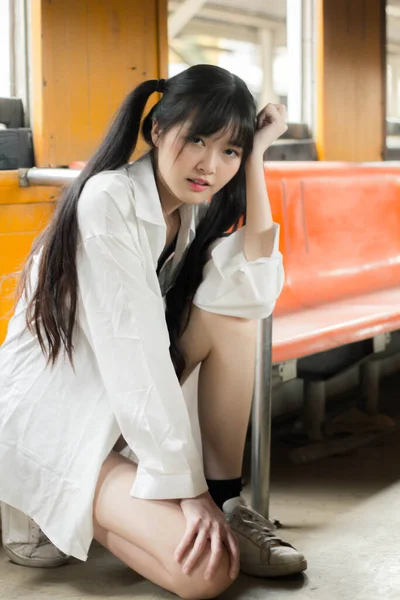 Retrato Tailandés Japón Adulto Hermosa Chica Blanca Camisa Azul Jeans —  Fotos de Stock