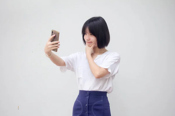 Ásia Tailandês Adolescente Branco Shirt Bela Menina Usando Seu Telefone — Fotografia de Stock