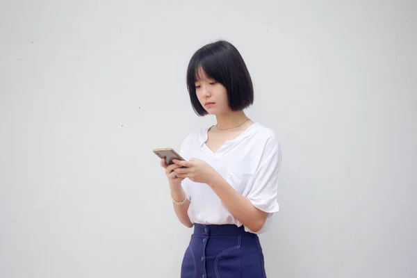 Ásia Tailandês Japonês Adolescente Branco Shirt Menina Bonita Usando Seu — Fotografia de Stock