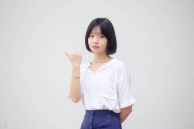 Asia Thai Teen White tişörtü Güzel kız işaret ediyor