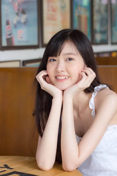 Azië Thai Meisje Witte Jurk Mooi Meisje Glimlach Ontspannen — Stockfoto