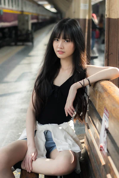Ritratto Thai Japan Adulto Bella Ragazza Nero Camicia Blu Jeans — Foto Stock