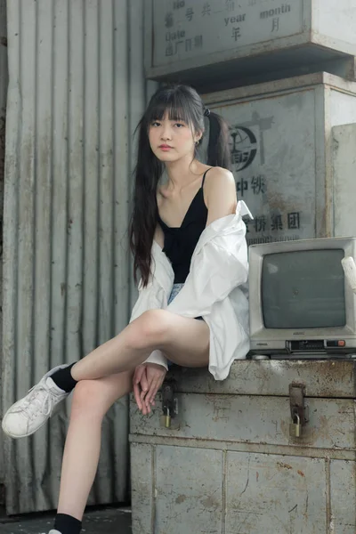 Ritratto Thai Japan Adulto Bella Ragazza Bianco Camicia Blu Jeans — Foto Stock