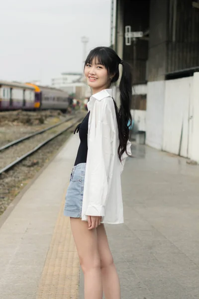 Ritratto Thai Japan Adulto Bella Ragazza Bianco Camicia Blu Jeans — Foto Stock