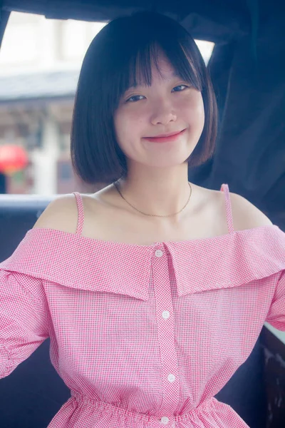 Ασία Thai Έφηβος Ροζ Shirt Όμορφο Κορίτσι Χαμόγελο Και Χαλαρώσετε — Φωτογραφία Αρχείου