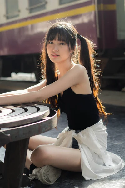 Portret Van Thai Japan Volwassene Mooi Meisje Zwart Shirt Blauw — Stockfoto