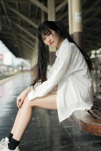 Retrato Tailandês Japão Adulto Linda Menina Branca Camisa Azul Jeans — Fotografia de Stock