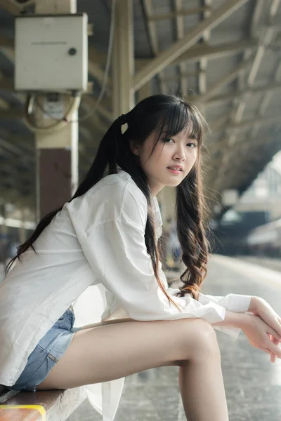 Ritratto Thai Japan Adulto Bella Ragazza Bianco Camicia Blu Jeans — Foto Stock