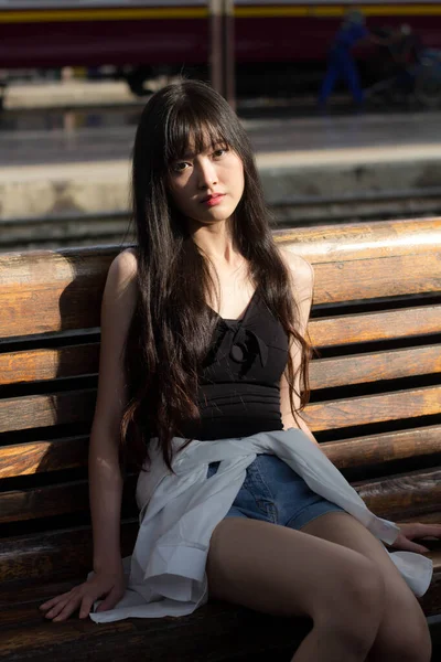 Ritratto Thai Japan Adulto Bella Ragazza Nero Camicia Blu Jeans — Foto Stock