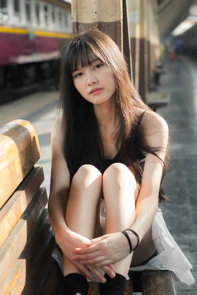 Portret Van Thai Japan Volwassene Mooi Meisje Zwart Shirt Blauw — Stockfoto