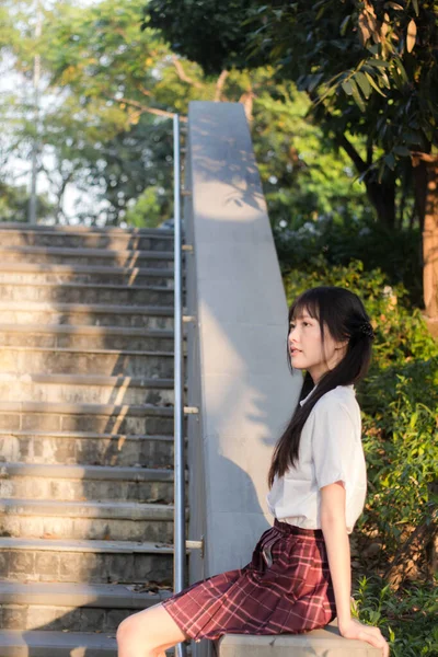 Japonés Adolescente Hermosa Chica Estudiante Sonrisa Relajarse — Foto de Stock