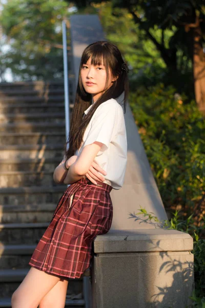 Japans Tiener Mooi Meisje Student Glimlach Ontspannen — Stockfoto