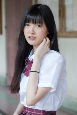 Japon genç güzel kız öğrenci gülümsemesi içinde ve rahatla.