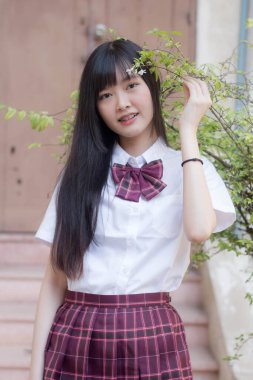 Japon genç güzel kız öğrenci gülümsemesi içinde ve rahatla.