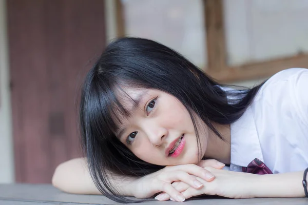 Gadis Cantik Remaja Jepang Tersenyum Dan Rileks — Stok Foto