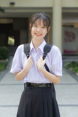 Asya thai lise öğrencisi üniforması güzel kız gülümse ve rahatla