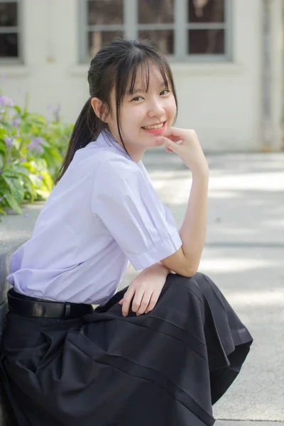 Asia Thailandez Liceu Student Uniformă Frumos Fata Zâmbet Relaxa — Fotografie, imagine de stoc