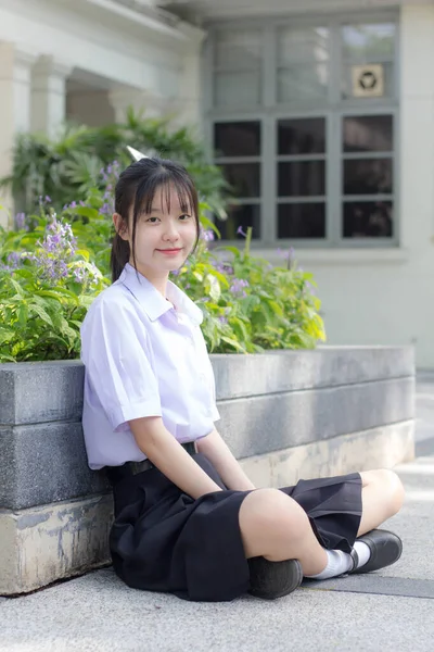 Ασία Thai Γυμνάσιο Φοιτητής Στολή Όμορφο Κορίτσι Χαμόγελο Και Χαλαρώσετε — Φωτογραφία Αρχείου