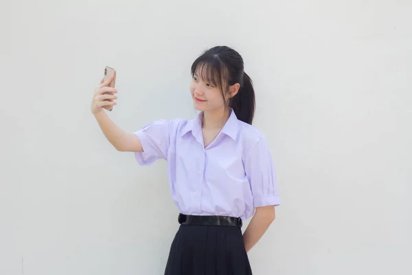 Asias Thai Skoleelev Uniform Vakker Jente Med Smarttelefonen Selfie – stockfoto