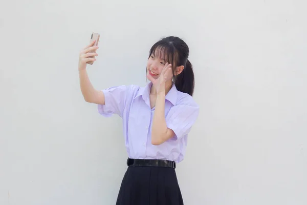 Asia Thai Lycéenne Uniforme Belle Fille Utilisant Son Téléphone Intelligent — Photo