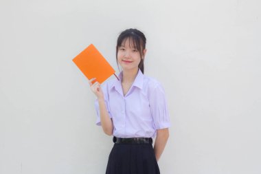 Asya Thai lisesi üniforması güzel kız bir kitap göster