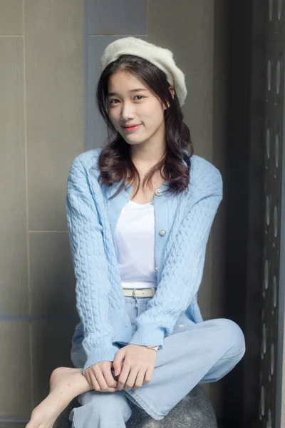 Asia Thai Teen Light Blue Shirt Beautiful Girl Smile Relax — 图库照片