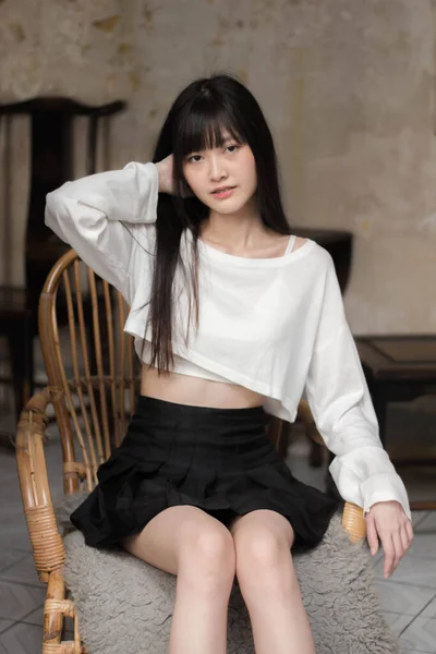 Portrait Von Thai Adult Beautiful Girl White Shirt Black Rock — Stockfoto