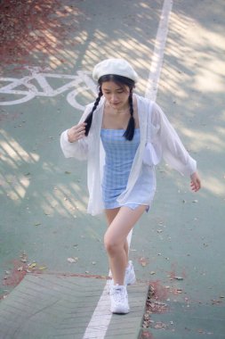 Asia thai teen blue dress güzel kız gülümse ve rahatla