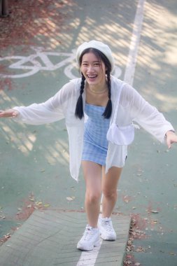 Asia thai teen blue dress güzel kız gülümse ve rahatla