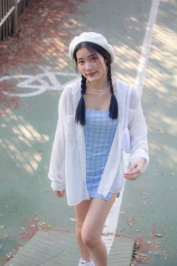 Asia thai teen blue dress güzel kız gülümse ve rahatla