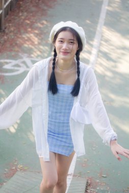 Asia thai teen blue dress güzel kız gülümse ve rahatla