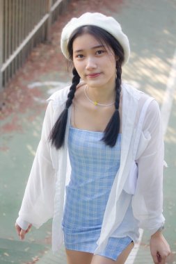 Asia thai teen blue dress güzel kız gülümse ve rahatla