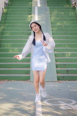 Asia thai teen blue dress güzel kız gülümse ve rahatla