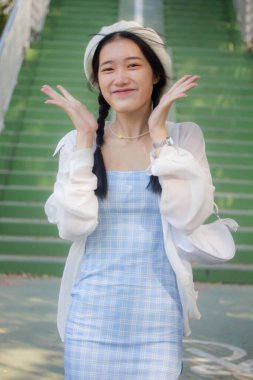Asia thai teen blue dress güzel kız gülümse ve rahatla