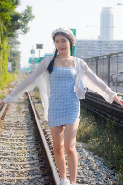 Asia thai teen blue dress güzel kız gülümse ve rahatla