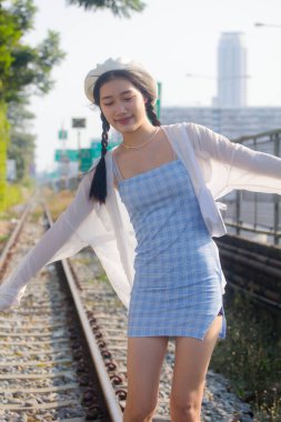 Asia thai teen blue dress güzel kız gülümse ve rahatla