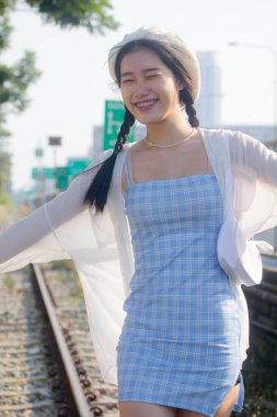 Asia thai teen blue dress güzel kız gülümse ve rahatla