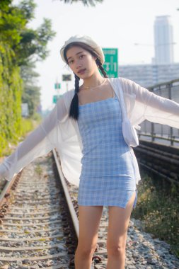 Asia thai teen blue dress güzel kız gülümse ve rahatla