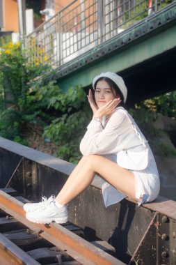 Asia thai teen blue dress güzel kız gülümse ve rahatla