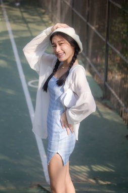 Asia thai teen blue dress güzel kız gülümse ve rahatla