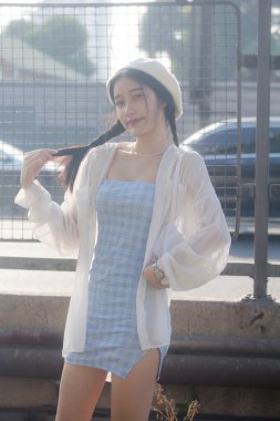 Asia thai teen blue dress güzel kız gülümse ve rahatla