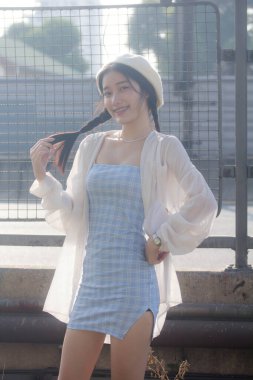 Asia thai teen blue dress güzel kız gülümse ve rahatla