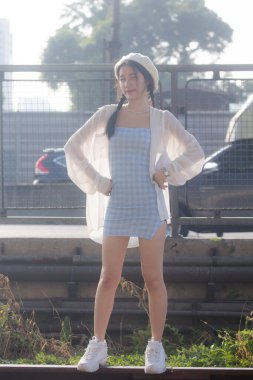 Asia thai teen blue dress güzel kız gülümse ve rahatla