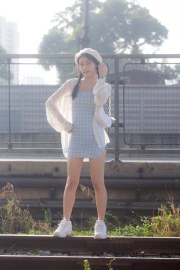 Asia thai teen blue dress güzel kız gülümse ve rahatla