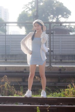 Asia thai teen blue dress güzel kız gülümse ve rahatla