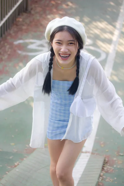 Ásia Tailandês Adolescente Azul Vestido Bonito Menina Sorriso Relaxar — Fotografia de Stock