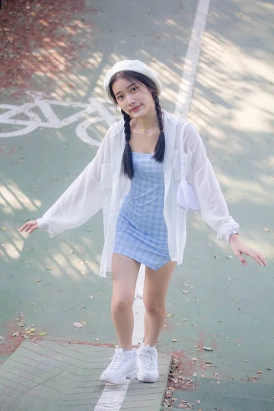 Ásia Tailandês Adolescente Azul Vestido Bonito Menina Sorriso Relaxar — Fotografia de Stock